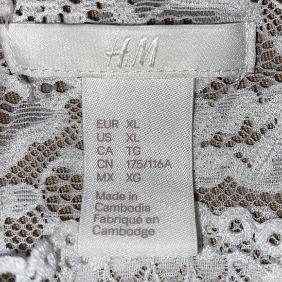 🎈Sale🎈H & M Lace Detailed Top Size XL - Picture 4 of 5